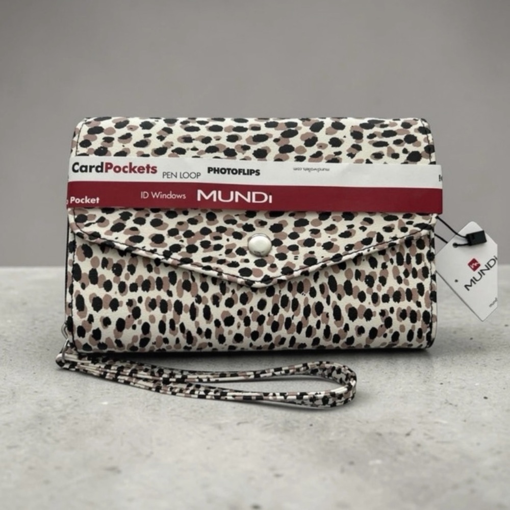 (NWT) Mundi Animal Print Wristlet / Clutch